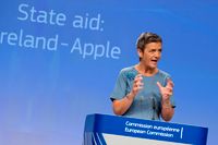 Margrethe Vestager har hyllats för sitt agerande mot mäktiga företag. Hon beskrivs själv som mäktigare än Danmarks statsminister.