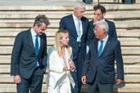 Längst fram i bild Greklands premiärminister Kyriakos Mitsotakis, Italiens premiärminister Giorgia Meloni och Portugals premiärminister António Costa som deltog i de sydliga EU-ländernas möte på Malta på fredagen.