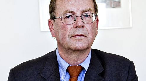 FRA-basen Ingvar Åkesson tycker att departementen och regeringen borde ha stått upp för FRA och förklarat varför de tycker att FRA behövs.