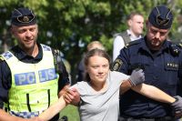 Thunberg bortförd vid ny aktion i Oljehamnen