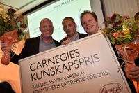 Optolexias Mattias Nilsson Benfatto, Fredrik Wetterhall och Gustaf Öqvist Seimyr tar emot priset Framtidens entreprenör 2015.