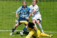 Victoria Svensson sätter 2-1 till Djurgården mot mästarna Umeå IK.