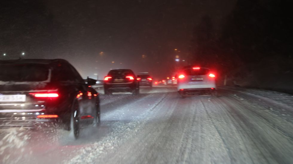 Snöovädret kan orsaka problem i trafiken, varnar SMHI för. Arkivbild.