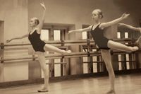 Initiativtagarna Johanna Björnson och Heléne Friberg lärde känna varandra redan på Kungliga Teaterns balettelevskola.