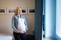 ”Ju närmare förlossningen desto mer livrädd blir jag för bilresan”, säger Johanna Poromaa, som väntar sitt fjärde barn.  