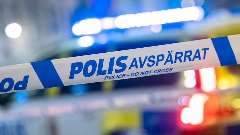 Polisen har spärrat av området runt en pizzeria i Gävle efter en knivskärning. Arkivbild.