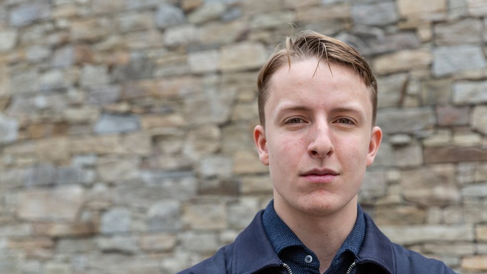 Axel Nilsson, 21, studerar på Stockholms universitet och bor i dag i en hyresrätt med ett kontrakt som snart går ut.