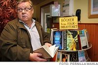 – Utan En bok för alla vet jag inte om vi skulle klara av att dra runt det här över huvud taget, säger Åke Dansk, som förra året belönades med Ordfronts demokratipris för sina instaser för manligt läsande.