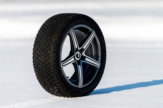 Michelin har lyckats få in totalt 250 dubb i det nya däcket.