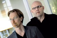 Författarduon Anders Roslund och Börge Hellström.