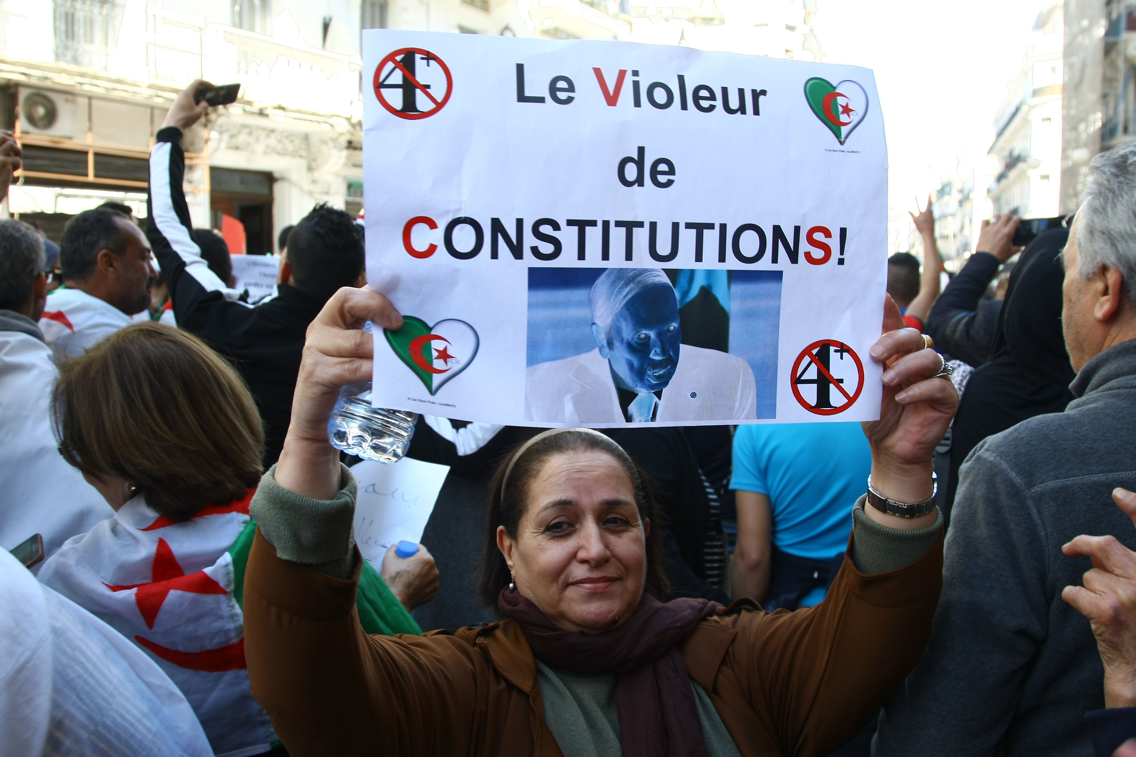 I helgen fortsatte de utbredda demonstrationerna mot president Abdelaziz Bouteflika och den algeriska regimen. 