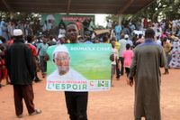 "Låt oss tillsammans återupprätta hoppet", är budskapet från en av presidentkandidaternas i Mali, Soumaïla Cissé. Bilden togs i förra veckan.