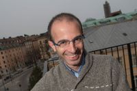 Yuval Noah Harari (född 1976) har doktorerat i historia vid University of Oxford och undervisar vid Hebreiska universitetet i Jerusalem. Hans bok ”Sapiens” blev en internationell succé och har sålts till över 30 länder.
