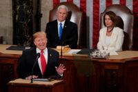 USA:s president Donald Trump under sitt State of the union-tal. Bakom honom syns vicepresident Mike Pence och representanthusets talman Nancy Pelosi.