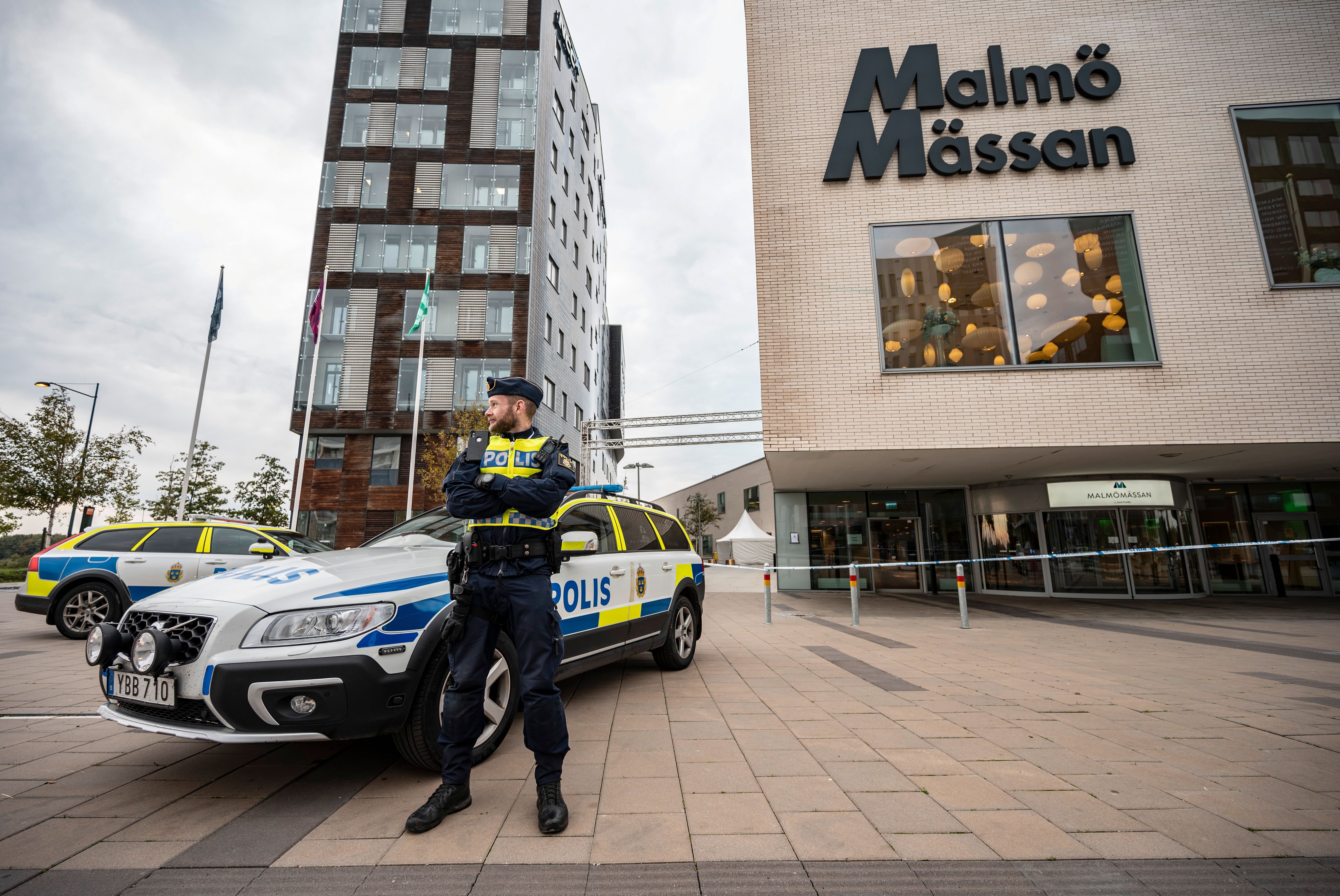 Polis och avspärrningar vid Malmö­mässan på söndagen inför konferensen Malmö­forum som hålls den 13–14 oktober.