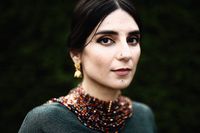 Balsam Karam, född 1983, är författare och bibliotekarie. Hon debuterade 2018 med romanen ”Händelsehorisonten”.