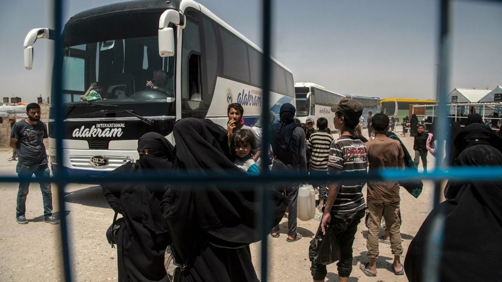 al-Hol-lägret i Syrien, där anhöriga till IS-medlemmar hållits fångar. Bilden är tagen i juni när ett stort antal kvinnor och barn släpptes fria.