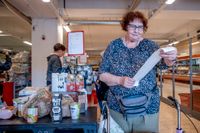 "Jag tål ingenting så jag måste ha specialkost och då blir det besvärligt. Jag kan inte gå till Ica och köpa billigt", säger pensionären Irma Winbo som tydligt märker av de högre matpriserna. Arkivbild.