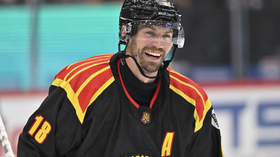 Anton Rödin och hans Brynäs hade mycket att dra på smilbanden åt i den första finalmatchen mot Djurgården i det hockeyallsvenska slutspelet. Arkivbild.