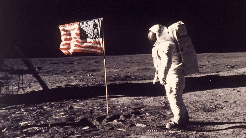Buzz Aldrin på månen 1969 – eller bara ett påhitt av Nasa? 