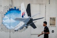 Målning föreställande det försvunna flygplanet, Malaysia Airlines flight 370, utanför Kuala Lumpur. Arkivbild.
