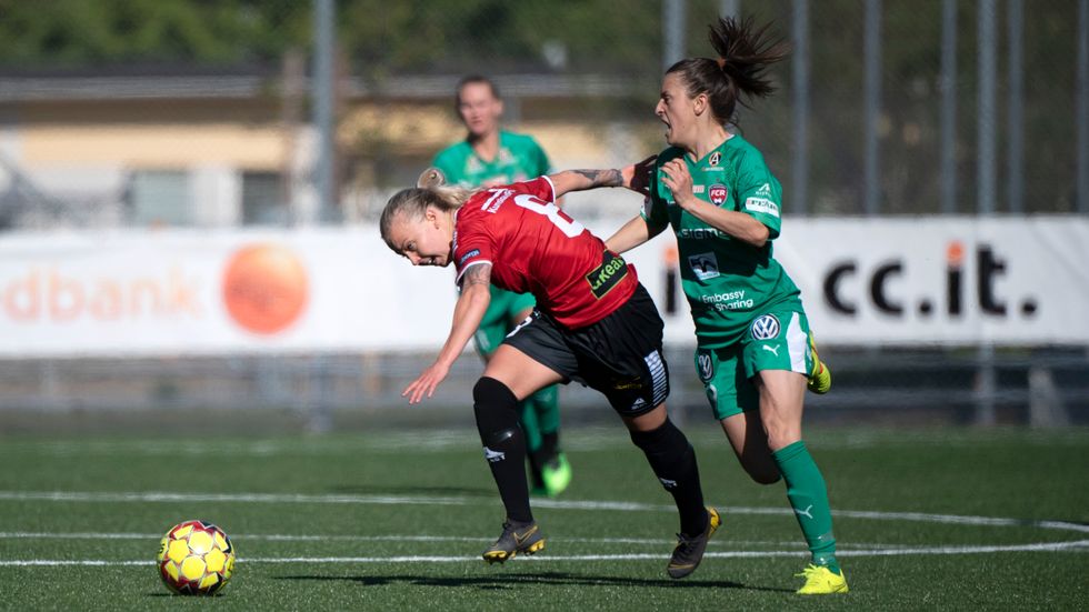 LB07:s Nathalie Hoff Persson och Rosengårds Iva Landeka under en match i Damallsvenskan mellan IF Limhamn Bunkeflo och FC Rosengård på Limhamns IP 2019. Arkivbild.
