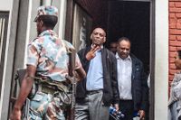 Bild från i våras då Fikru Maru lämnade högsta domstolen efter att ha fått ett datum för rättegång.