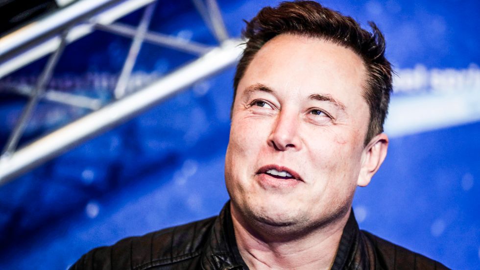 Elon Musk försökte sälja Tesla till Apple 2018.