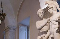 Statyn av Mars i Berlusconis kontor saknade länge penis - men inte nu längre. Även Venus i samma statygrupp fick en ny lem - en hand.