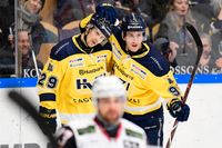 HV71:s Bill Sweatt (höger) kvitterade till 2–2 i fredagens ishockeymatch i SHL mellan HV71 och Malmö.
