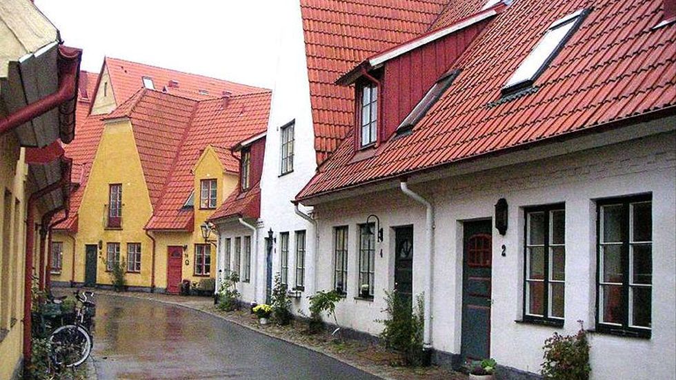 Området Jakriborg i Hjärup söder om Lund. Hus i medeltidens hansastil som drabbades av förlöjliganden när området byggdes, skriver debattören. Bilden är från 2004.