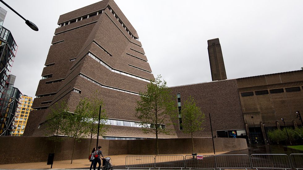Switch House, ritat av arkitekterna Herzog & de Meuron, är en ny utbyggnad till det ursprungliga Tate Modern.