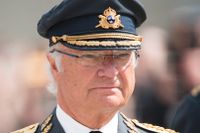 Kung Carl XVI Gustaf återkallar Jean-Claude Arnaults utmärkelse.