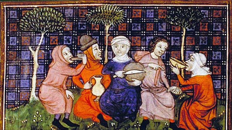 En resande grupp äter en enkel gemensam måltid, 1300-tal.