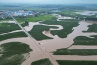 Flygbild över översvämmat område i Kinas nordöstra provins Jilin i fredags. Arkivbild.