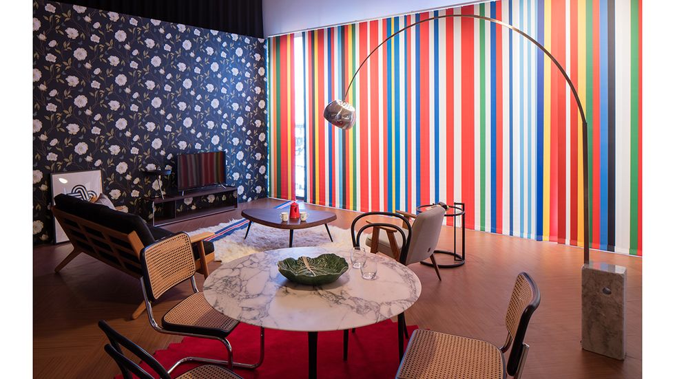 Efter brexit-omröstningen skapade arkitektfirman OMA sitt ”Pan-European living room”. Det alleuropeiska  vardagsrummet är inrett med möbler och design från alla 28 medlemsländer i EU.