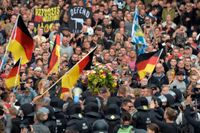 Högerextremister i Chemnitz i Tyskland vid måndagens protester.
