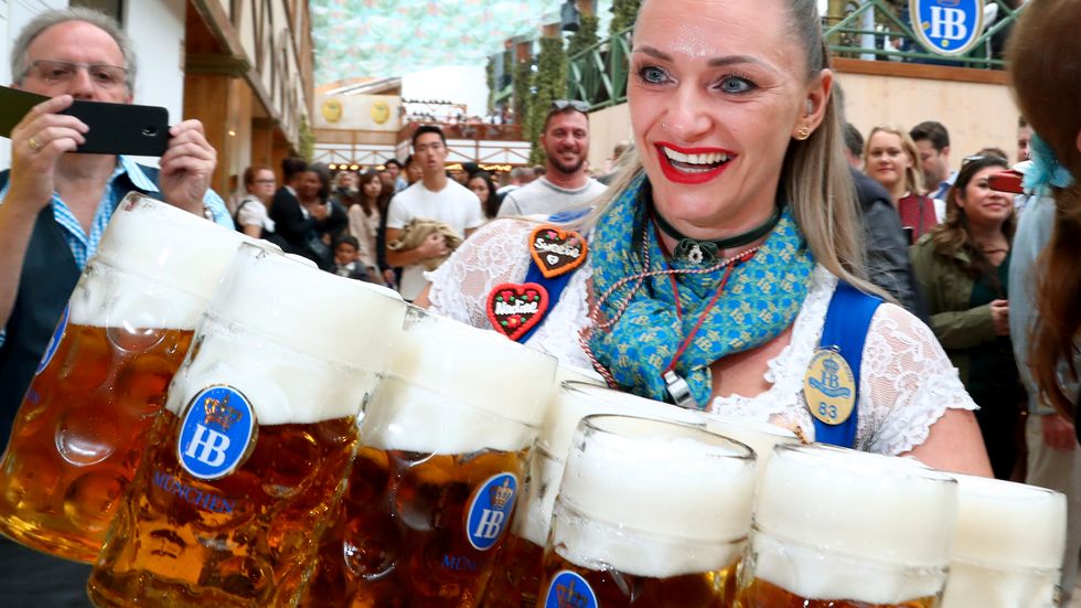 Tyskland behåller greppet om förstaplatsen som friaste land att äta, röka och dricka i.