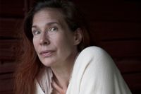 Carolina Thorell, född 1961, är poet, konstnär, kulturvetare och utbildad diakon.
