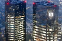 Frankfurt, där bland andra Deutsche Bank har sitt huvudkontor, antas locka till sig fler banker och finansbolag när Storbritannien lämnar EU. Arkivbild.
