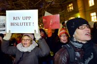 Lärarförbundet protesterar mot Stockholms beslut om lärarlöner.