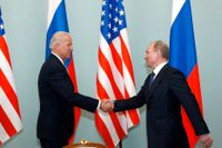Joe Biden och Vladimir Putin 2011.
