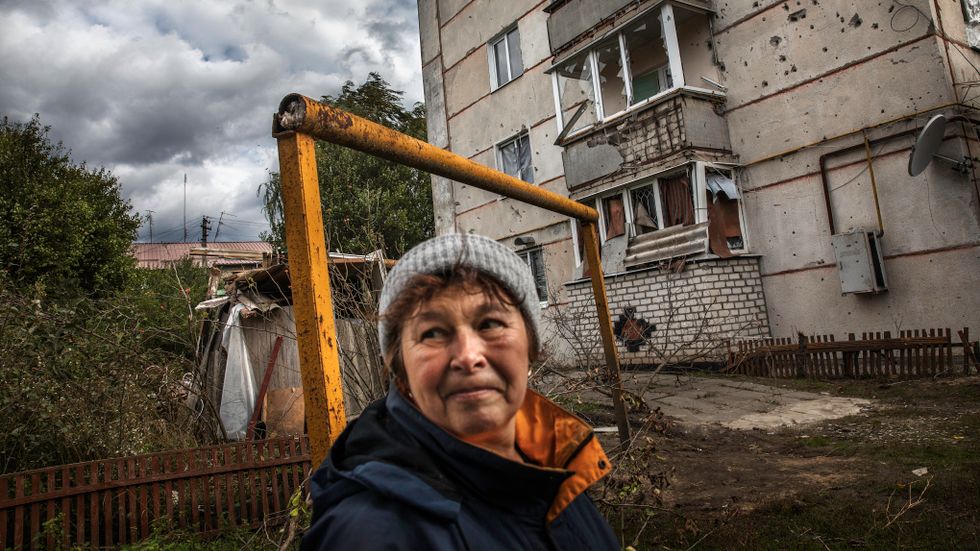 Ludmila flyttade från Donetsk till Balaklija 2021. ”Jag tänkte att det här området skulle vara mer tryggt, men det verkar som om kriget förföljer mig,” säger hon.