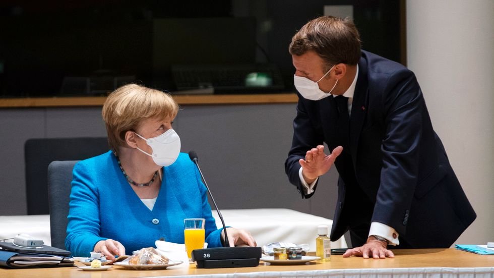 Angela Merkel och Emmanuel Macron vid EU-toppmötet på lördagen.