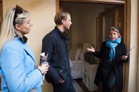  Ellen Cardell och Alexander Andersson möter fastighetsmäklaren Titti Johansson. 