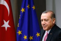 President Recep Tayyip Erdo­ğan vill förbättra sin situation genom att spela ut flykting­frågan i relationerna med EU, skriver Elisabeth Özdalga.