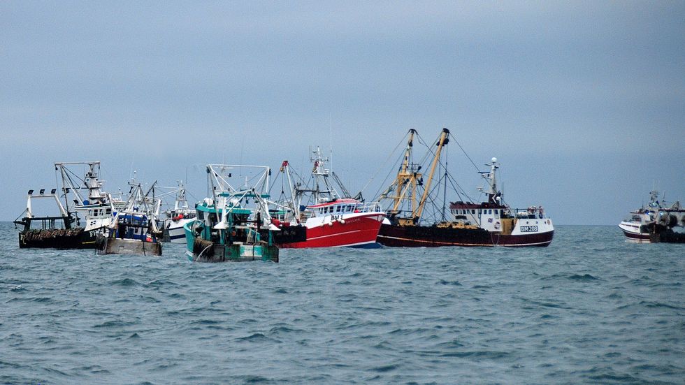 En bild av vad som oftare väntar runt hörnet? Brittiska och franska fiskare brakar samman i Engelska kanalen i en dispyt om vem som ska få fiska var. Arkivbild.