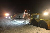 En skolbuss blåste omkull i stormväder i Norge.