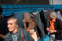 Pensionärer i kö till ett soppkök i Rio de Janeiro. Arkivbild.