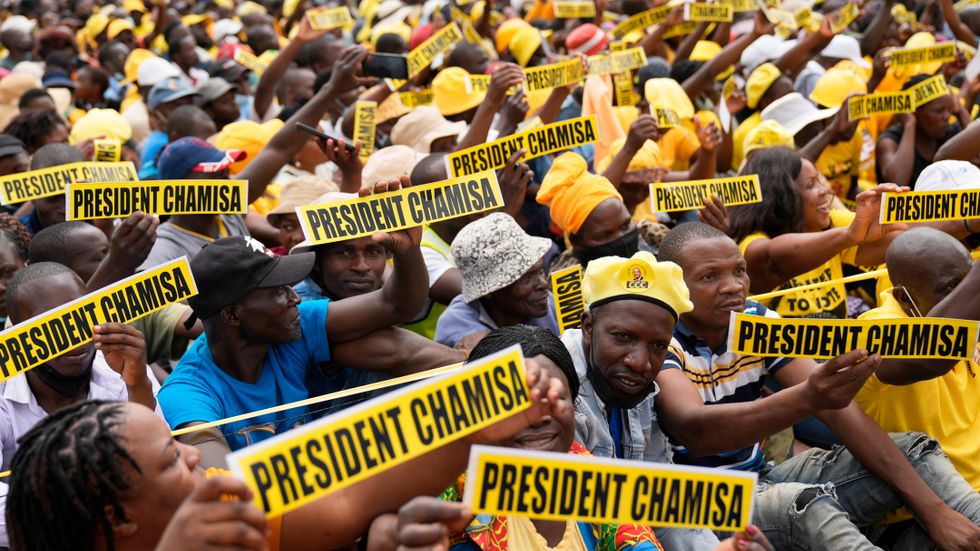 Tusentals anhängare till Zimbabwes främste oppositionsledare Nelson Chamisa och hans nybildade parti CCC deltog i ett valmöte i huvudstaden Harare på söndagen.